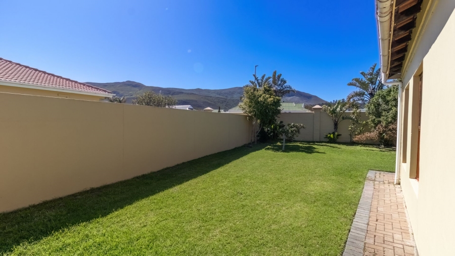 3 Bedroom Property for Sale in Sandbaai Western Cape